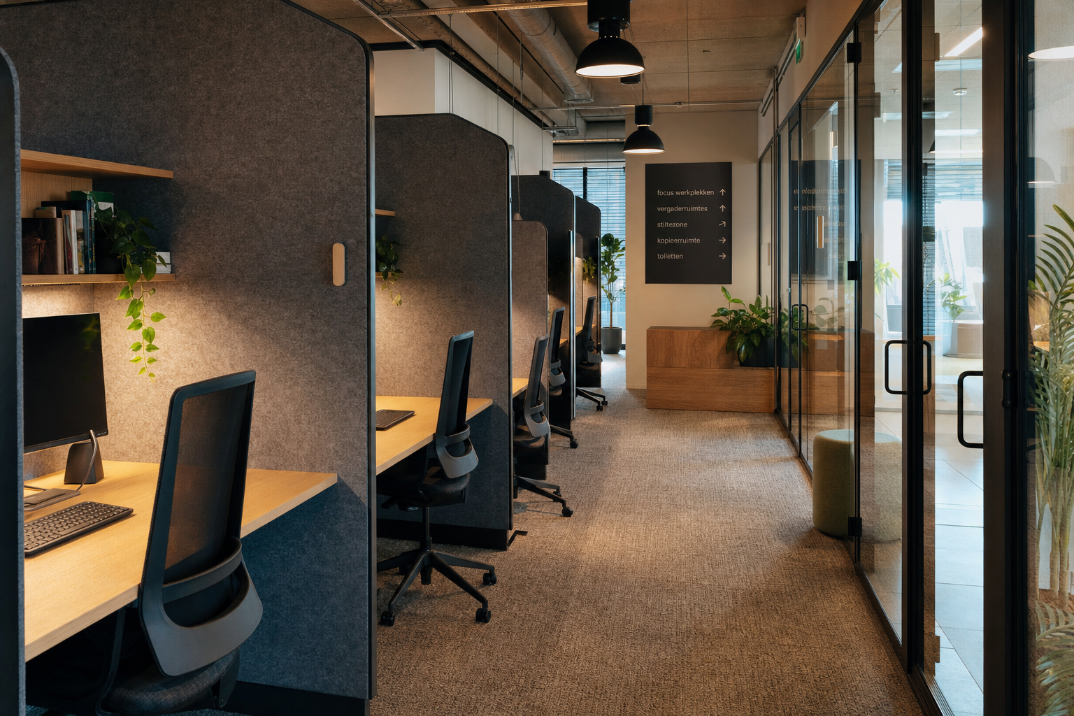 Hybride kantoor met focus- en samenwerkingsruimtes